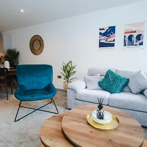 Bed & Breakfast George House Modern By Vichy Kingston upon Hull